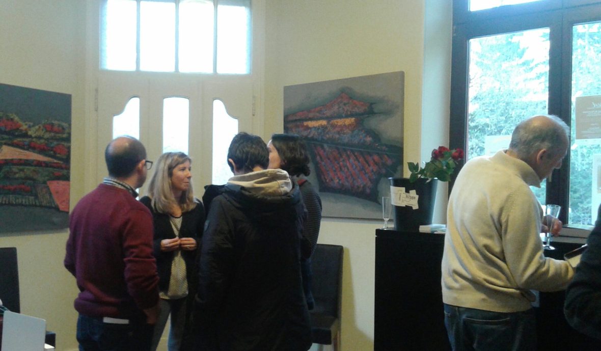 Visitantes durante la exposición