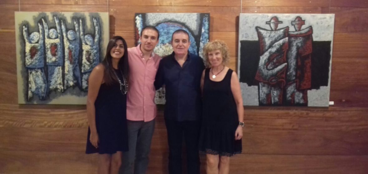 Asistentes a la exposición de pintura